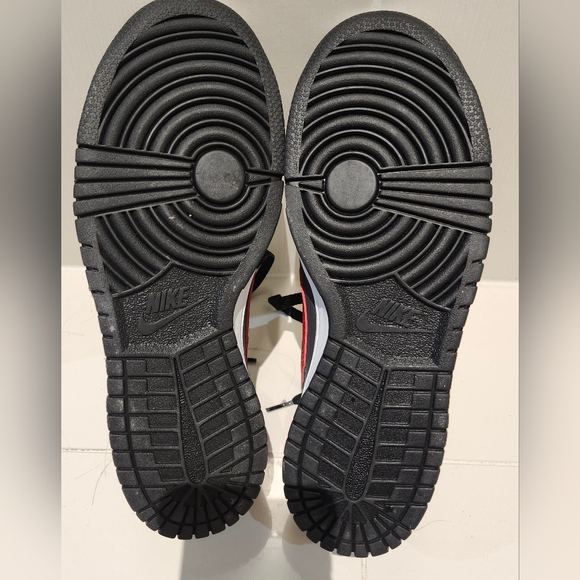 Nike Shoe - Picture 4 of 4